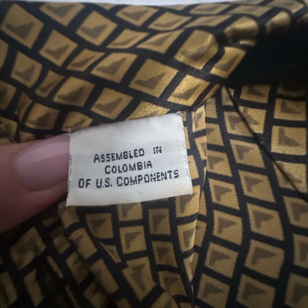 FINAL PRICE Women’s Gold and Balck Patterned Shirt Size medium - Picture 5 of 5